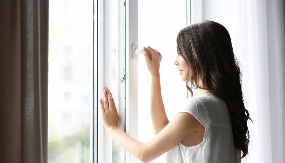 Ventilació natural obrint finestres
